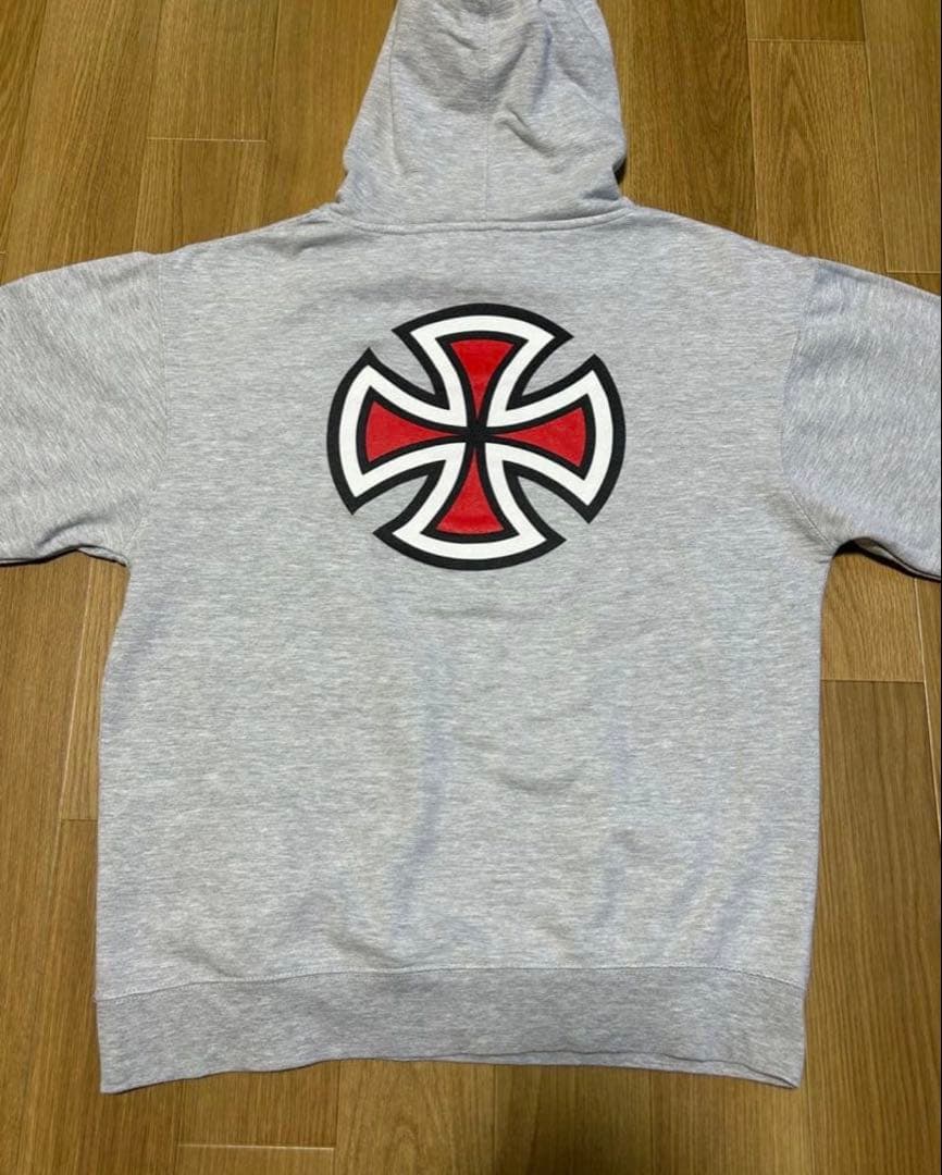 インディペンデント　INDEPENDENT スウェットパーカー　スケート