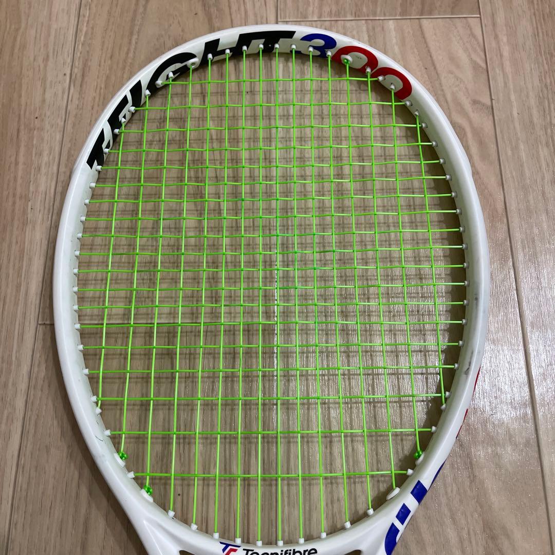 テクニファイバー T-FIGHT 300 グリップ3