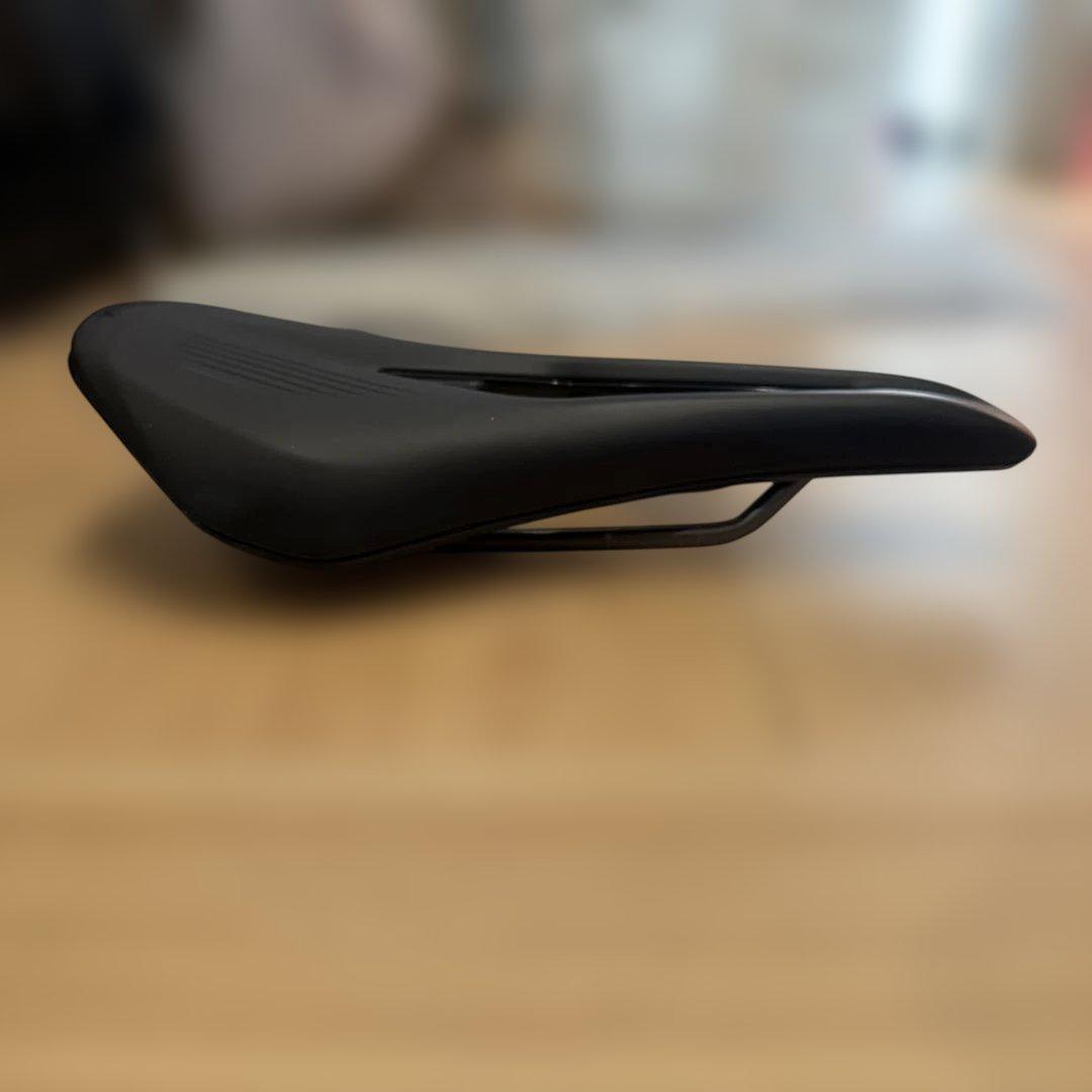 フィジーク　サドル　Argo Vento R3