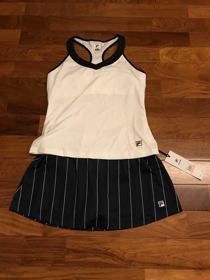 フィラ  テニスウェア　紺色スコート　US-Sサイズ　新品