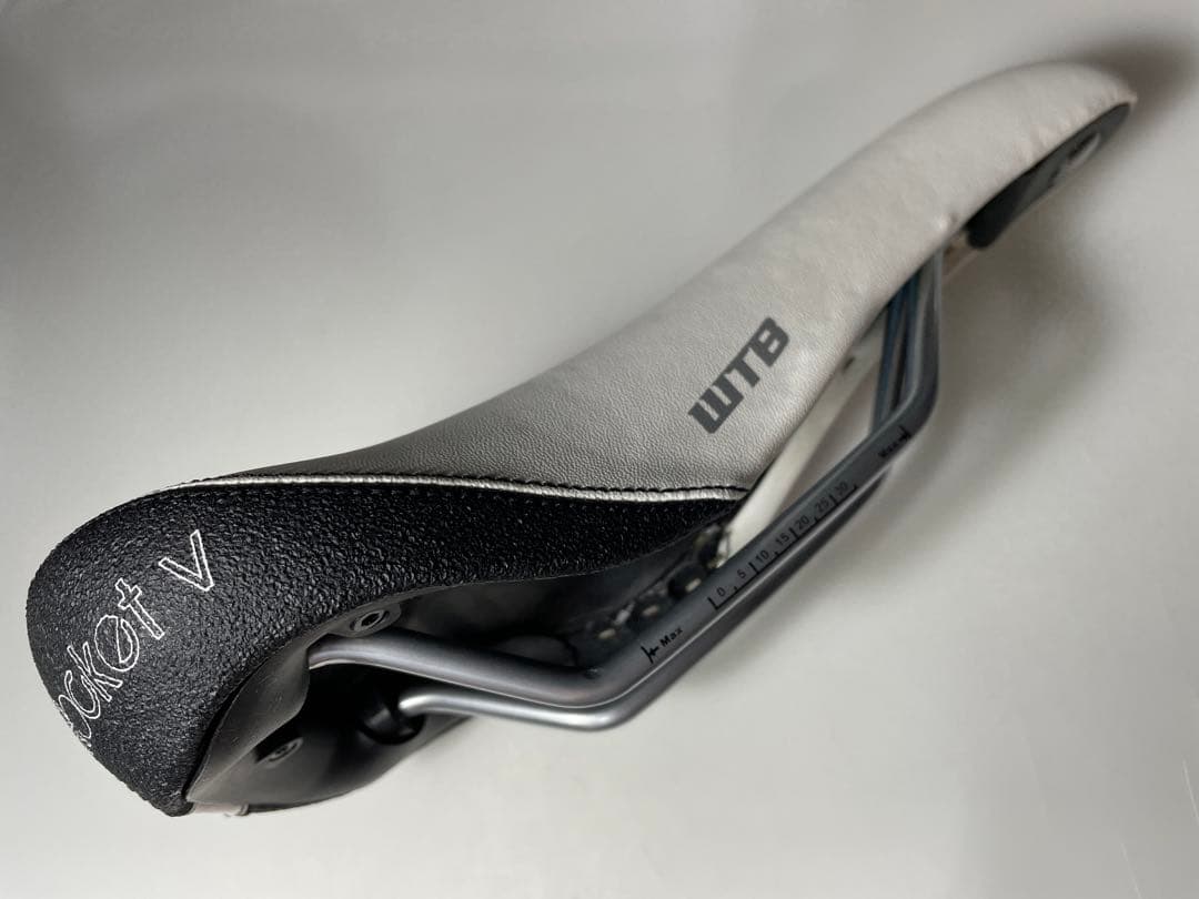 ア*サ様 貴重 WTB ROCKET サドル ホワイト クロモリレール 未使用