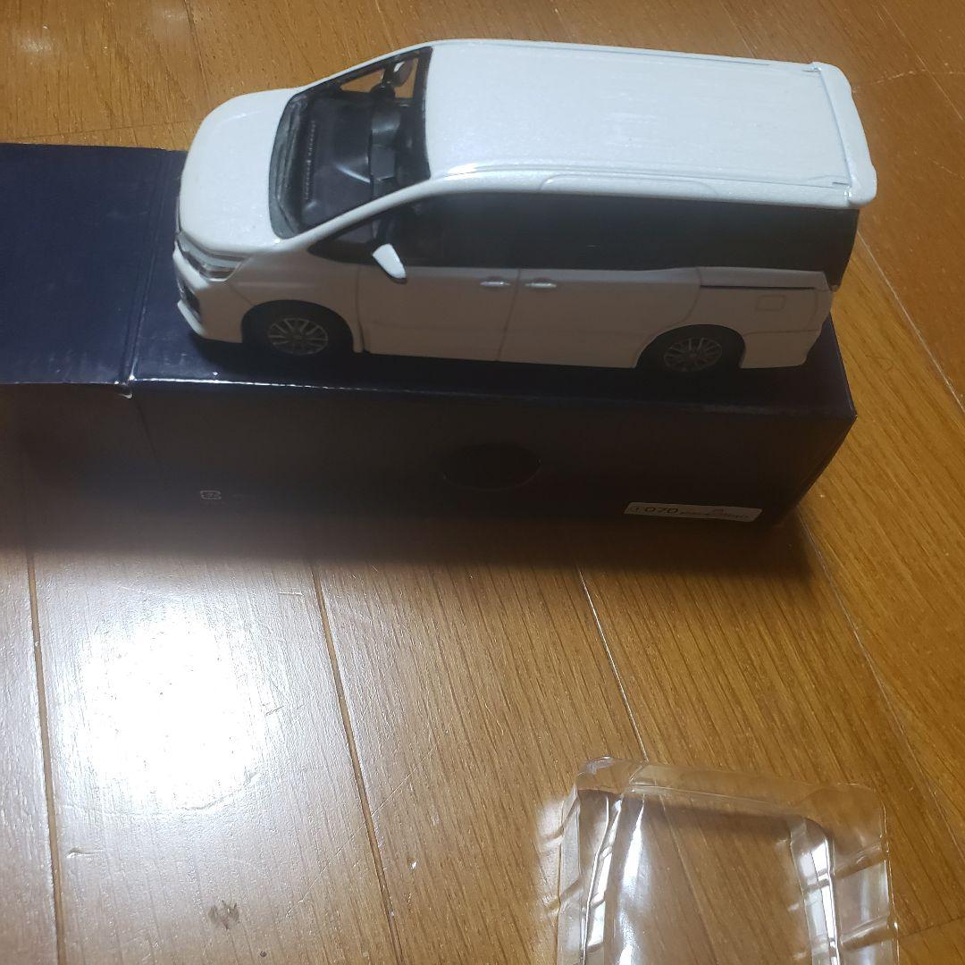 TOYOTA Voxy 80 サンプルカー
