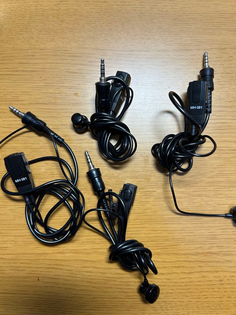 八重洲無線特定小電力トランシーバーSR70A 4台+インカムMH-381✖︎4