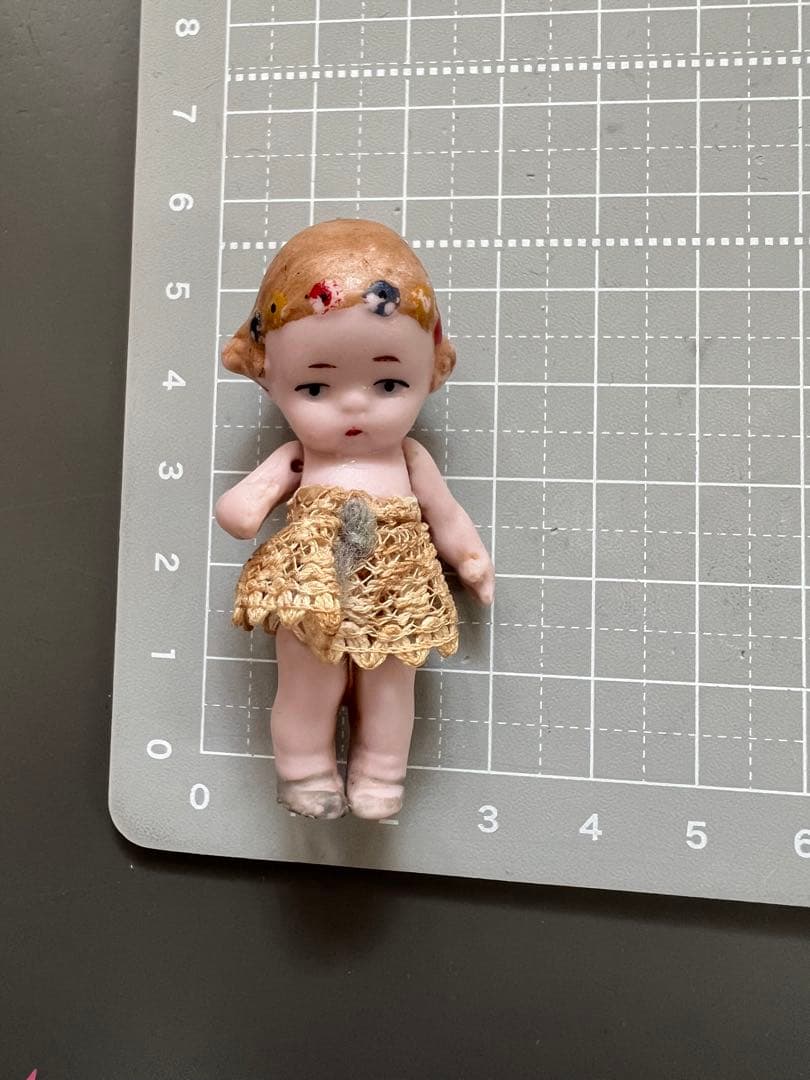 【アンティーク】ドイツ製 Hertwig ビスクドール 女の子 5.5cm