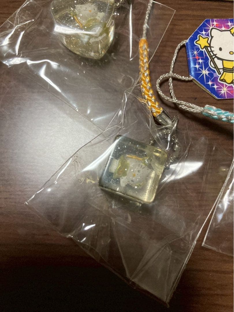 希少 激レア 新品 ご当地 ハローキティ イルミネーション アクリル ストラップ