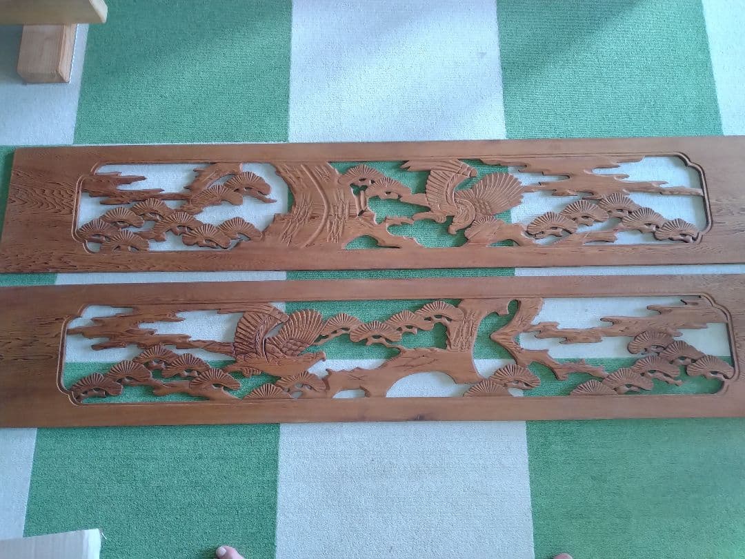 らん間 木製彫刻パネル 鶴と松のデザイン