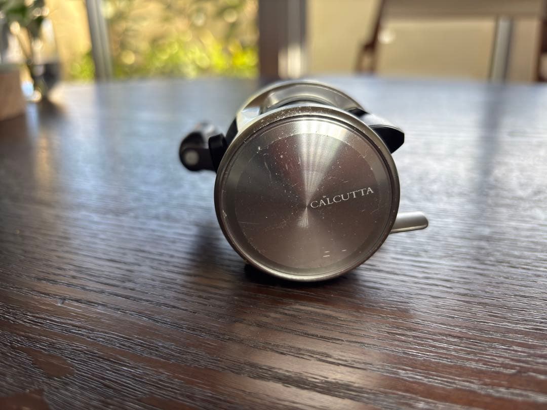 シマノ　12カルカッタ100右ハンドル　02831 (カスタム無し)箱無し