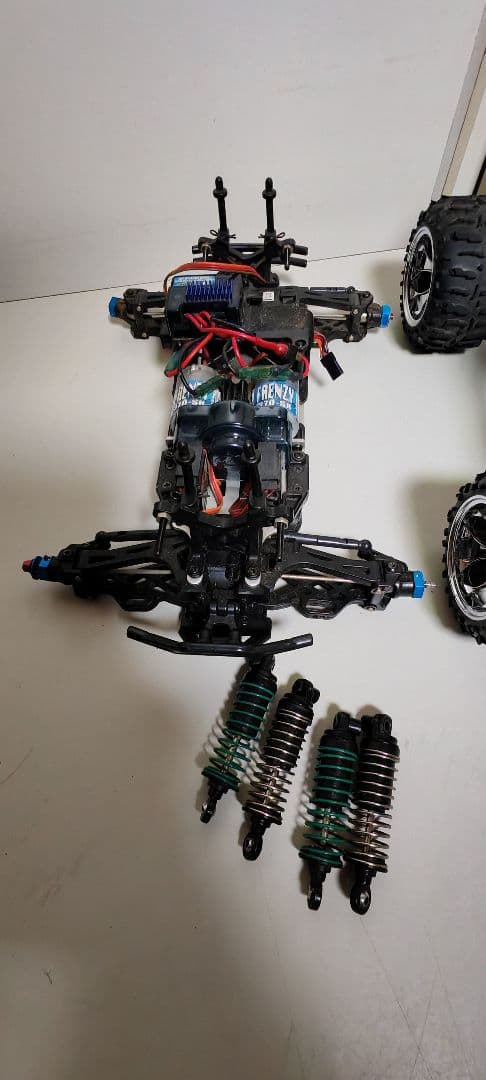 ☆team Losi／ミニＬＳＴ☆１／１８盆栽に☆部品取り２台セット✨