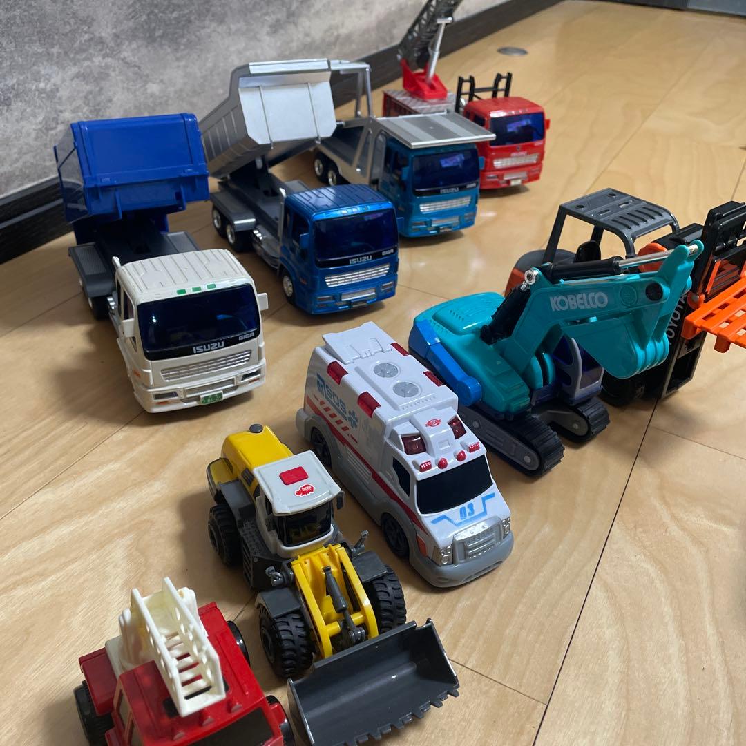 いすゞ　トラック　ゴミ収集車　 はしご車　建設機械　他ミニカーセット
