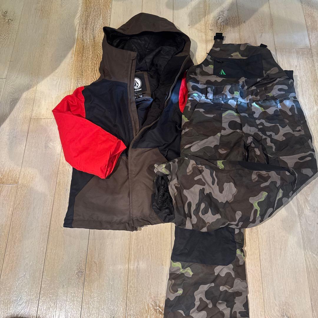 VOLCOM スノーボードウェア 子ども用 カモフラージュ