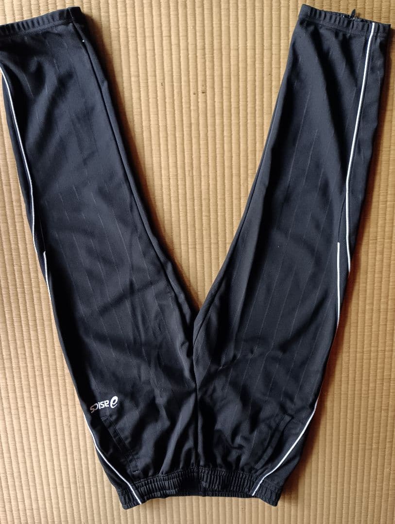 アシックスのフットボール用トレーニングウェア上下