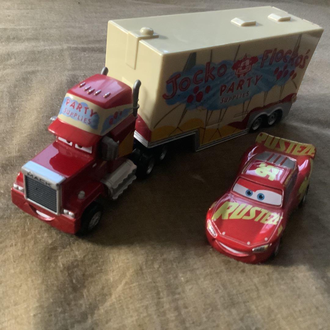 トミカ　カーズ　マック　マックィーン