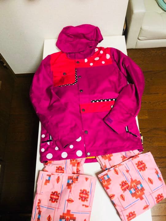 《新品》スノーボードウェア　『上・下』　Mサイズ