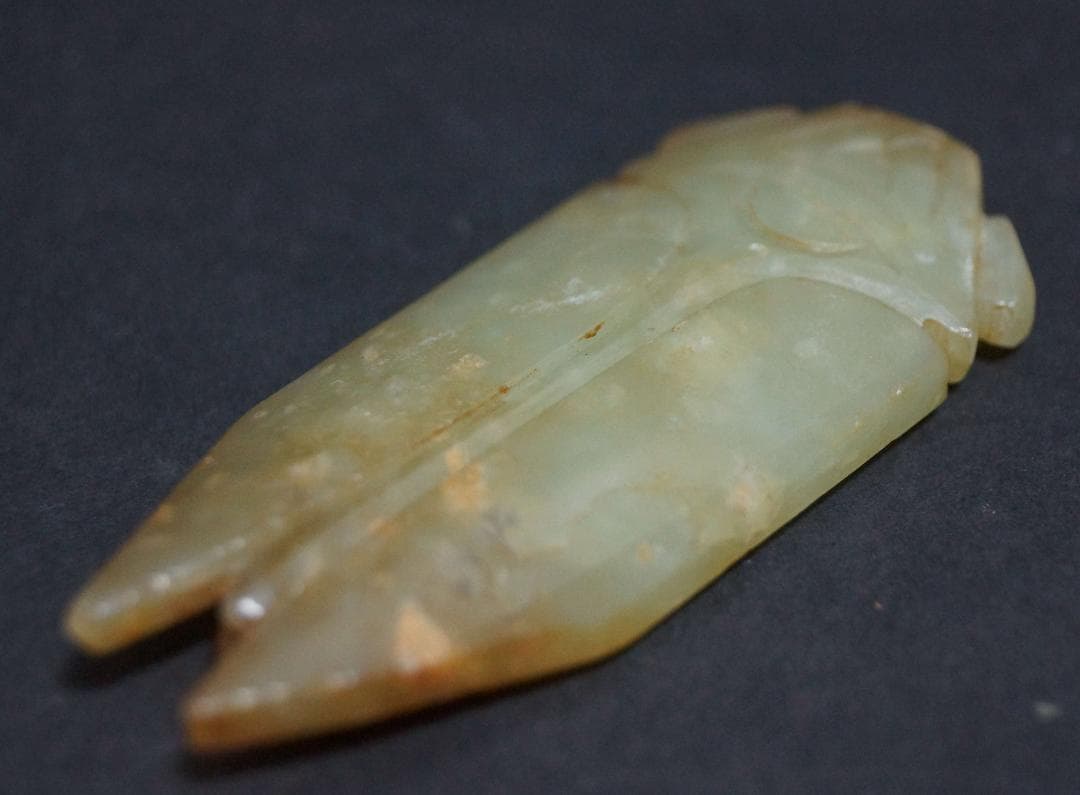 時代物 和田青白玉(ホータン) 細工彫り蝉 玉蝉佩 根付 緒締玉 提げ物 装飾品