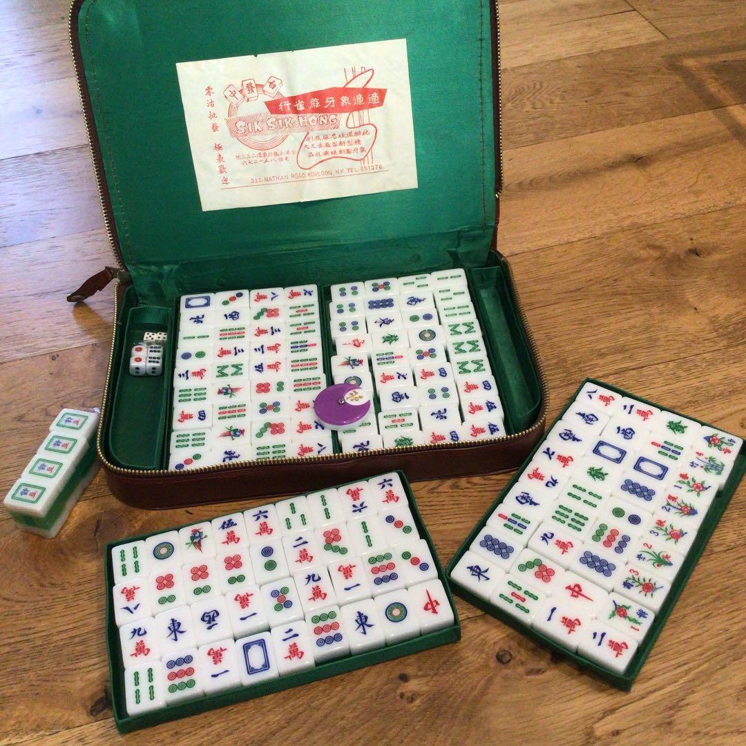 麻雀セット(麻雀牌と組立式麻雀マット)