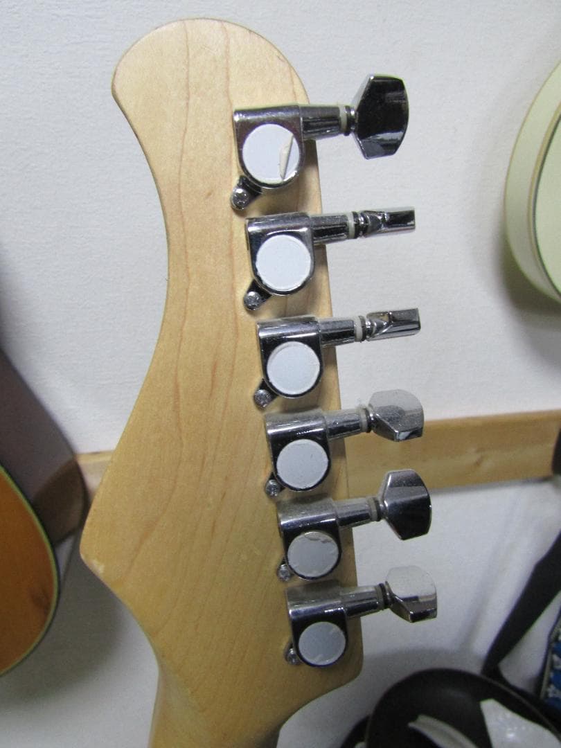 エレキギター　Bacchus　バッカス　ストラトタイプ まぁまぁ美品