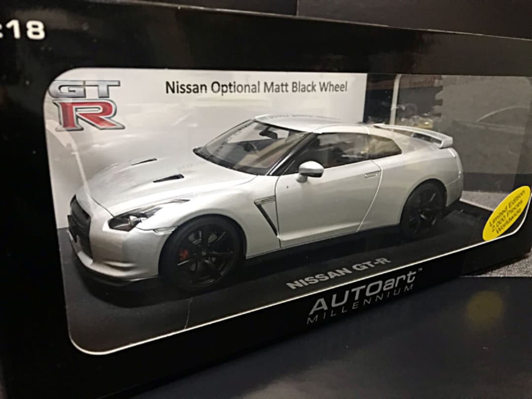 #オートアート 1/18 日産GTR シルバー マットブラックホイール レア