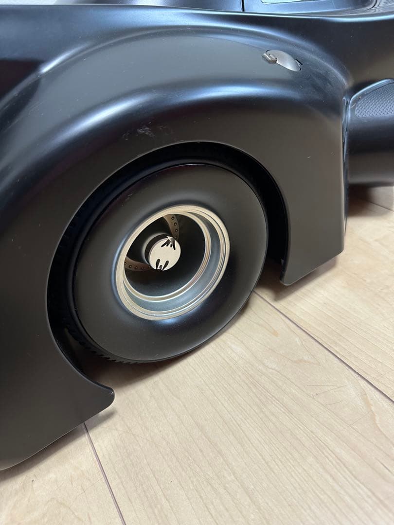 ホットトイズ　バットモービル1/6