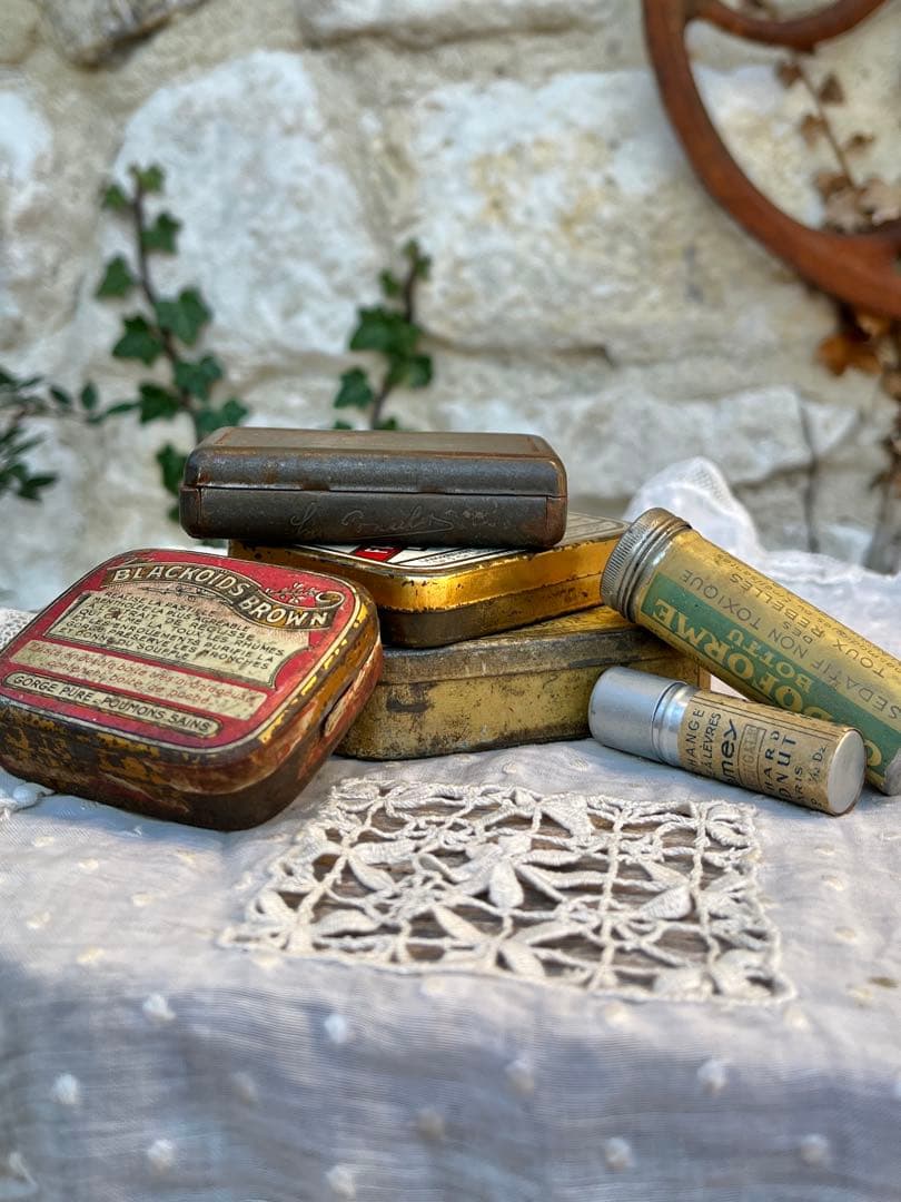 ◆フランスアンティーク｜希少100年前ティン缶ブリキアルミサビ小さいピルケース薬