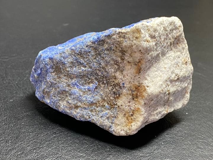 ラピスラズリ　原石　147g