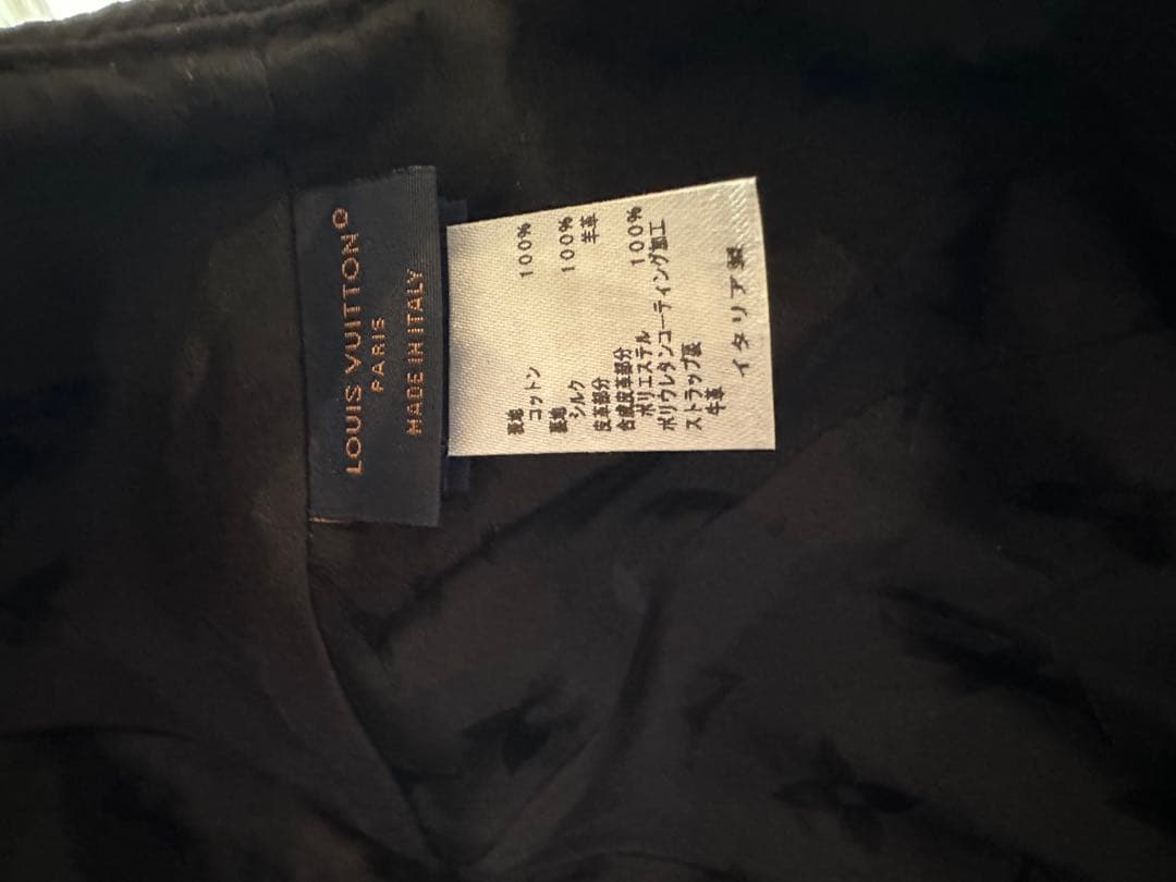 ルイヴィトン　黒の刺繍ロゴキャップ　値下げ