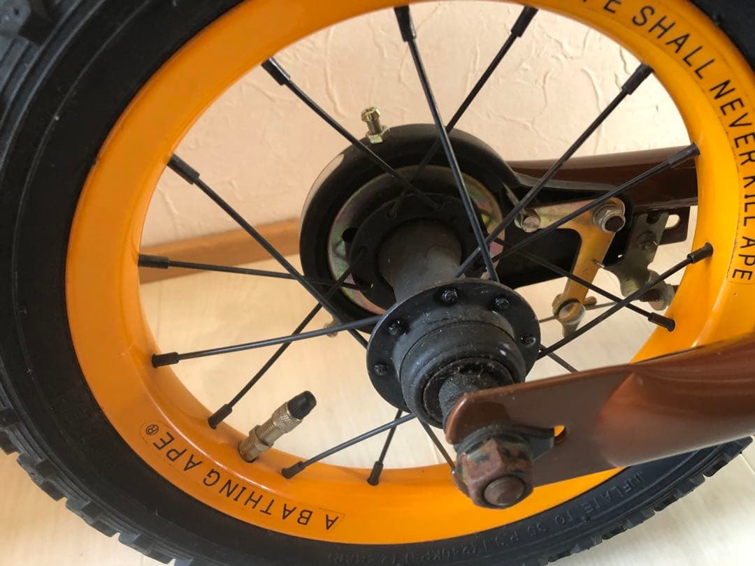 アベイシングエイプ　バランスバイク