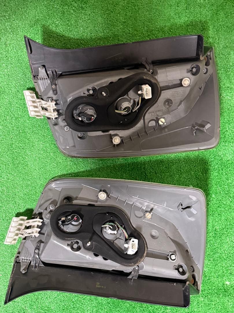 トヨタ　プリウス 30後期 テールランプ