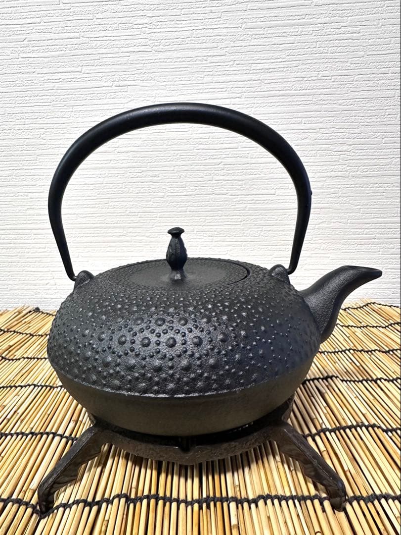 未使用品、栞付　南部盛榮堂ＯＩＧＥＮ造丸平丸亀甲メーカー保証ＩＨ対応品　南部鉄瓶