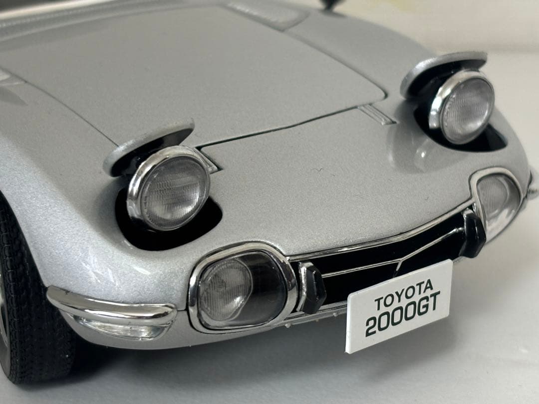 オートアート/TOYOTA 2000 GT/クーペ/シルバー/1/18/ミニカー