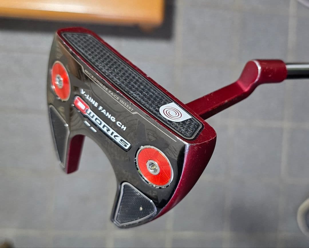 ODYSSEY oworks V-LINE FANG CH パター レッド