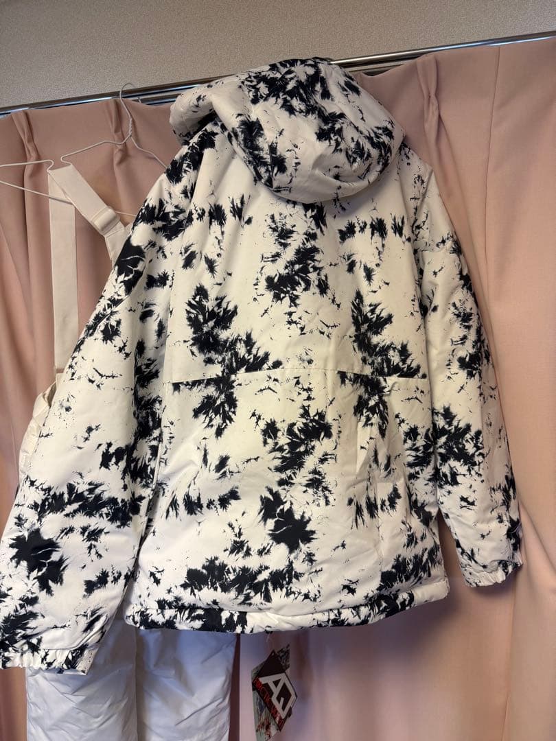 タグ付き　スキーウェア 上下セット　ボード　ユニセックス