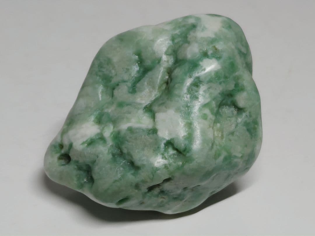 緑白 107g 翡翠 ヒスイ 原石 鑑賞石 自然石 誕生石 鉱物 鉱石 水石