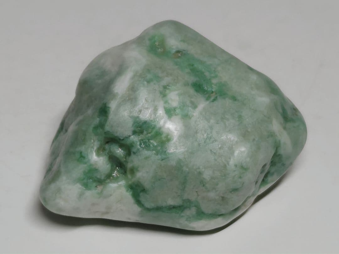 緑白 107g 翡翠 ヒスイ 原石 鑑賞石 自然石 誕生石 鉱物 鉱石 水石