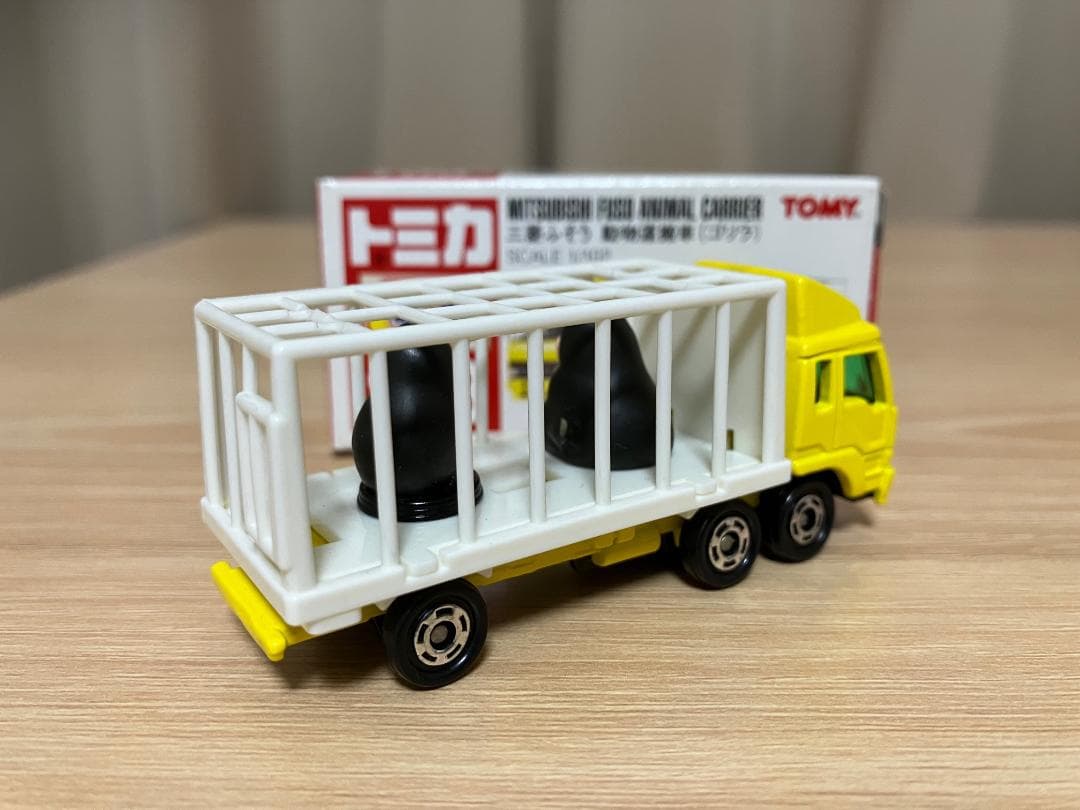 トミカ　赤箱108　三菱ふそう　動物運搬車　（黒ゴリラ）未使用品