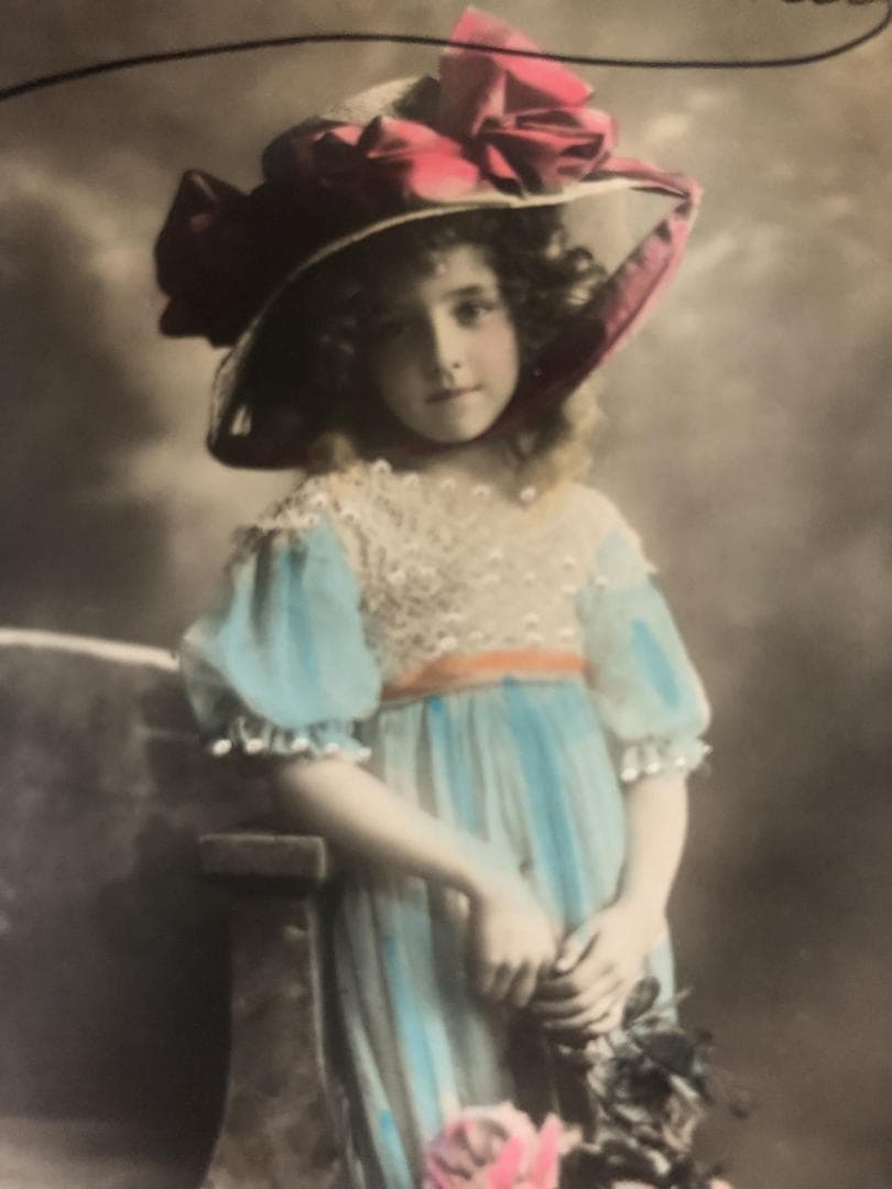 アンティーク ポストカード 薔薇と青いドレスの美しい少女