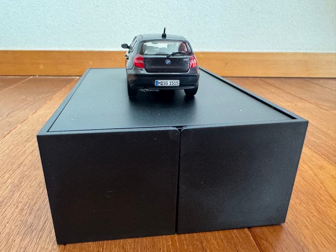 ミニカー 1/43  Minichamps 120i (E87)