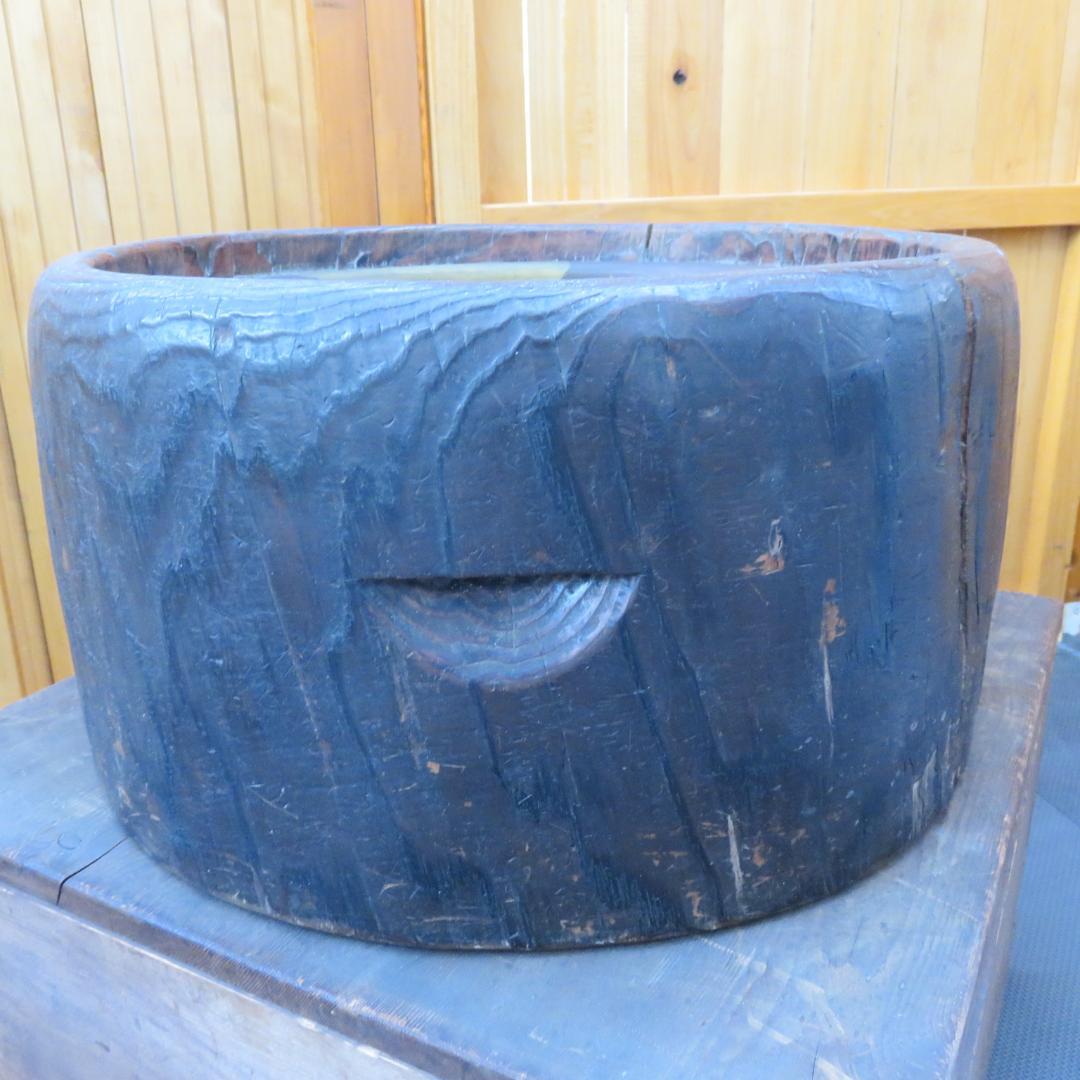 丸火鉢 箱入り 木箱 丸太くりぬき ヒビあり 炉 鉄瓶に