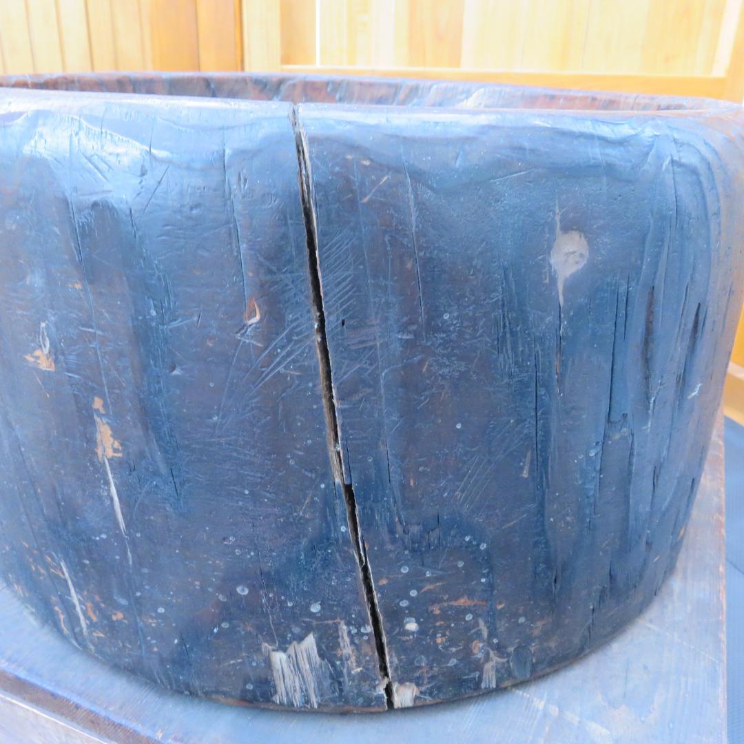 丸火鉢 箱入り 木箱 丸太くりぬき ヒビあり 炉 鉄瓶に