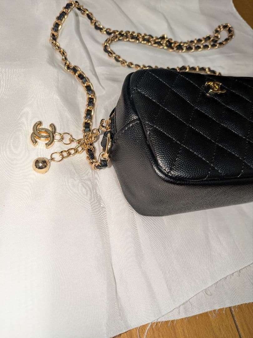 CHANEL ブラック キルティング チェーンショルダーバッグ ノベルティ