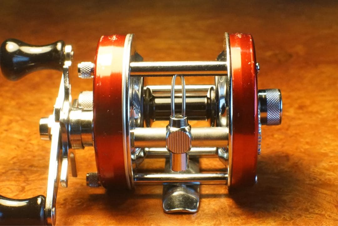 ABU アンバサダー 5500 メンテ済 フレーム修正済 チェリーレッド