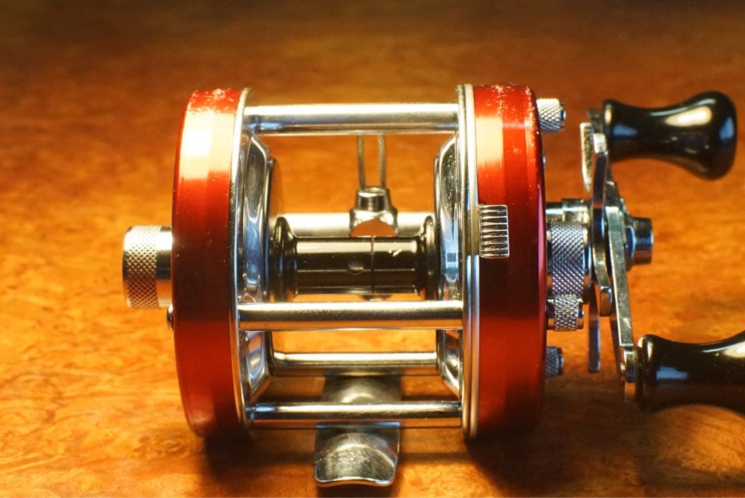 ABU アンバサダー 5500 メンテ済 フレーム修正済 チェリーレッド