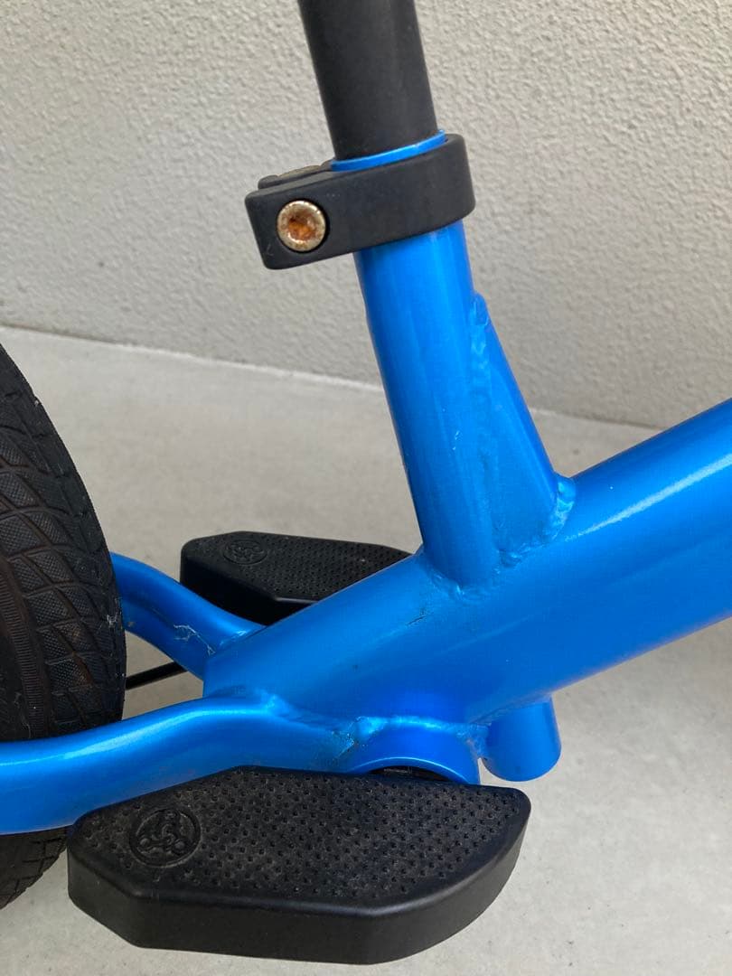 ストライダー14x 、専用キックスタンドと楽々ポンプ付き