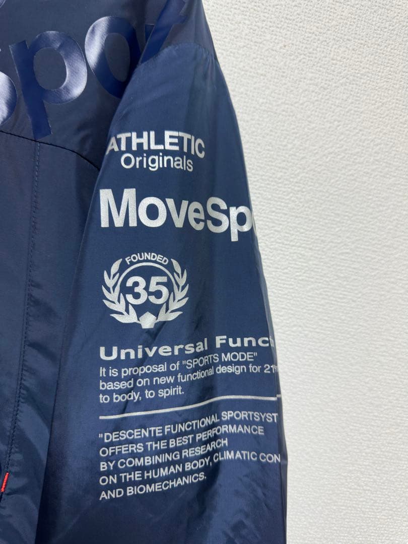 未使用タグ付き　デサント EKS+THERMO ウインドブレーカー