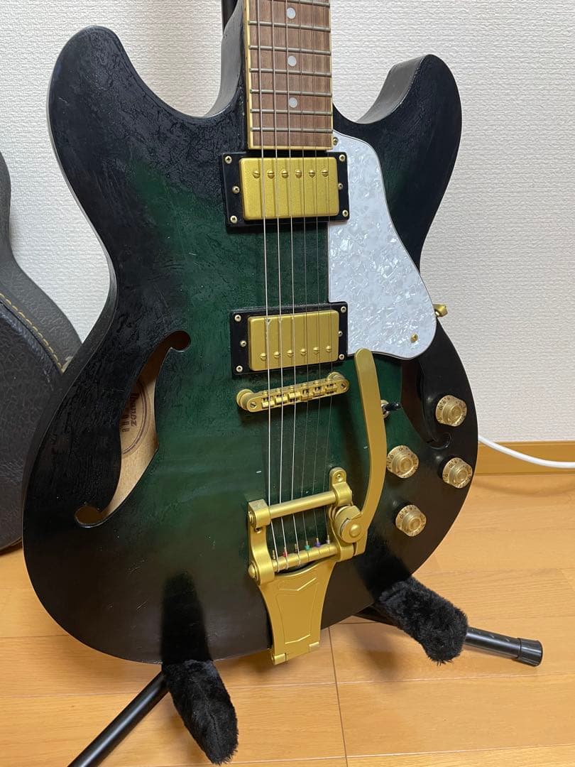 グラデーショングリーン エレキギター ハードケース付き