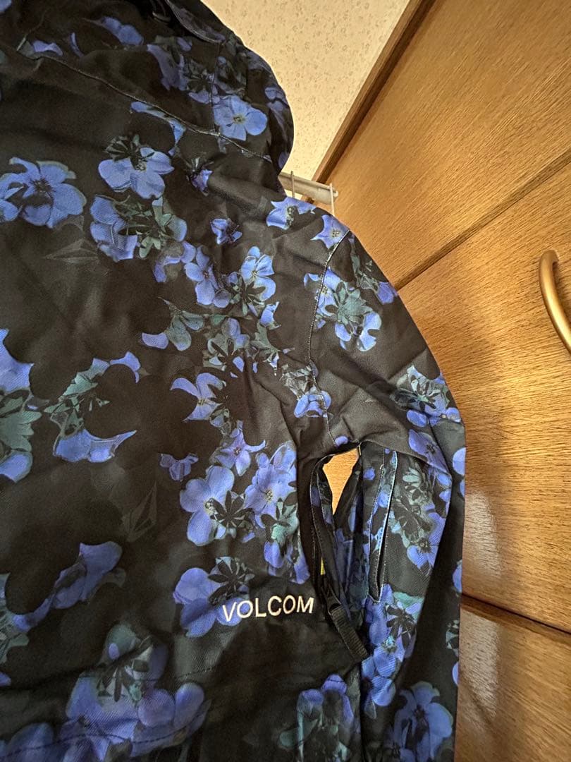 新品❤️レディース上下　ボルコムデニム花柄スノボJKT、バートン　ロキシー　可愛い