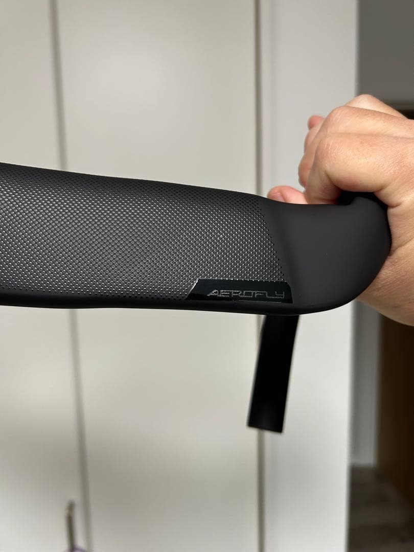 新品　エアロフライ2風　ドロップハンドル　カーボン　ケーブル内装　軽量　ロード