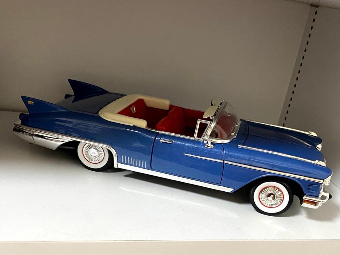 1/18 アメ車　ミニカー　キャデラック　エルドラド　ビアリッツ　1958
