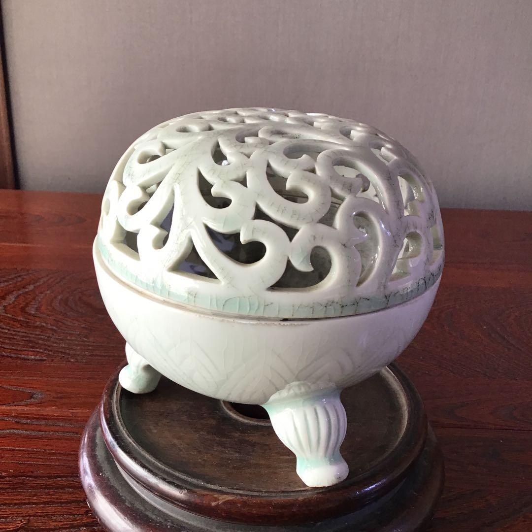 唐草紋彫透　三足　香炉　　清朝期