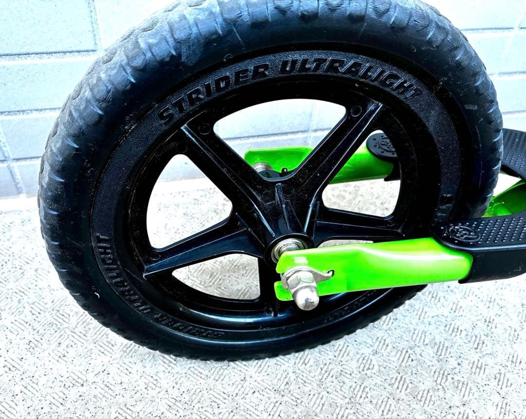 【STRIDER ストライダー】スポーツモデル 12インチ12型 緑 グリーン