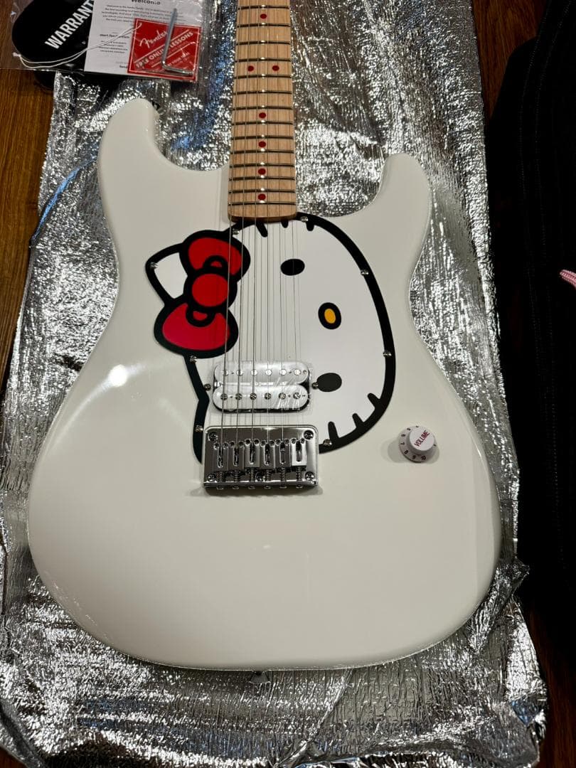 ギター Hello Kitty Stratocaster Limited White